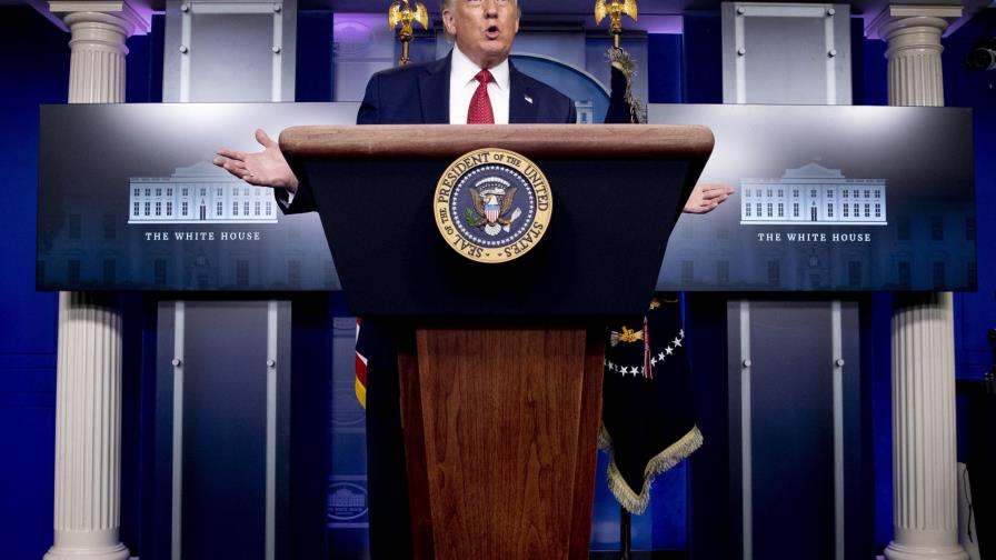 La respuesta de Trump a todos los problemas: Más Trump