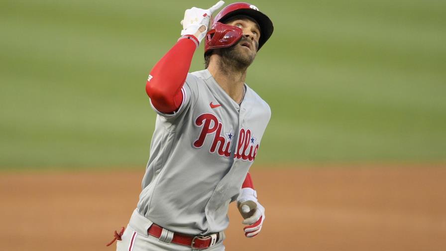 Harper dispara HR y Filis vencen 7-4 a Nacionales