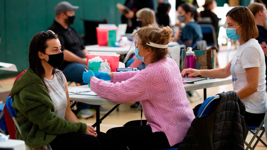 EEUU, a un paso de aprobar el refuerzo de la vacuna para todos los adultos