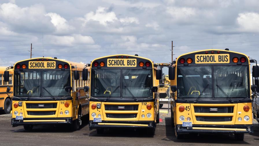 Escuelas de EEUU lidian con escasez de choferes de autobuses
