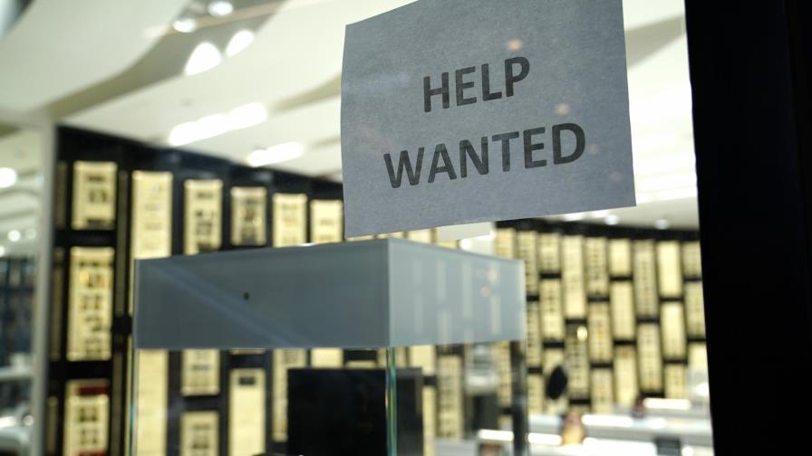 Pedidos de ayuda por desempleo en EEUU aumentan a 885.000