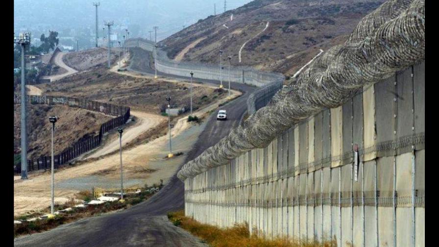 Llegan los huracanes y el miedo a que quiebren los diques dañados por el muro