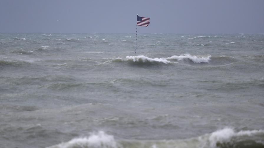 La tormenta Isaías llega a una Florida golpeada por el virus La tormenta Isaías llega a una Florida golpeada por el virus