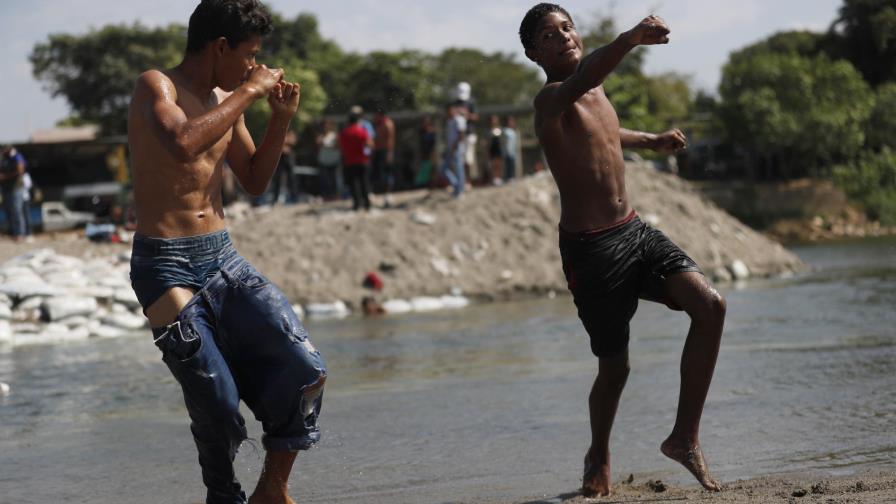 México comienza a regresar a migrantes a Honduras