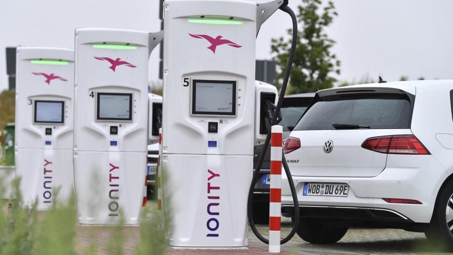 Crece red de carga de autos eléctricos en vías europeas