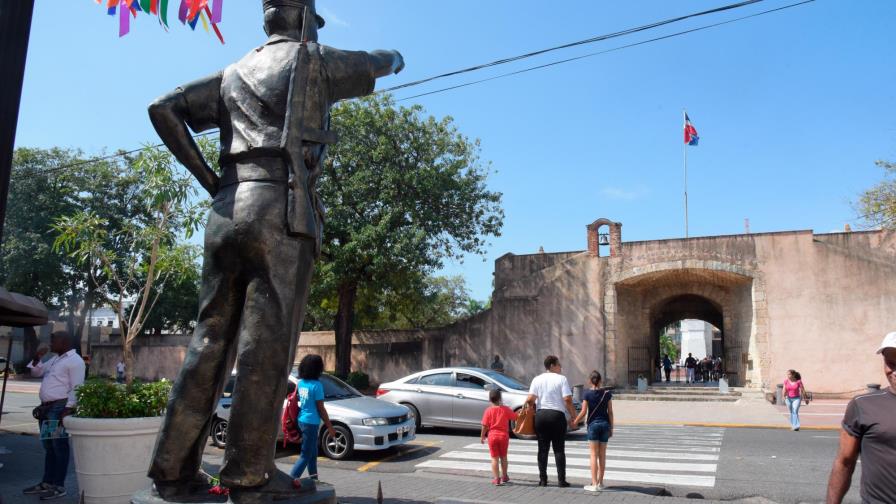 Con timidez recuerdan hoy aniversario de la muerte de Caamaño