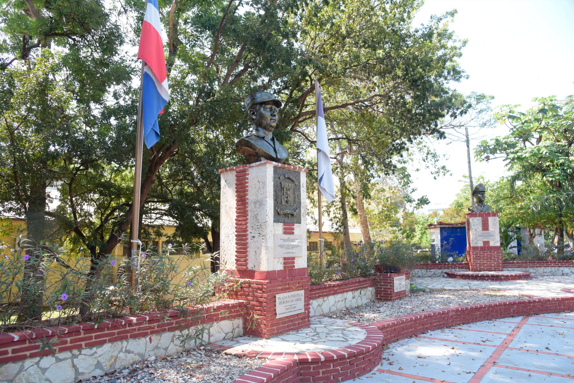 En la plaza de la UASD dedica a Caamaño