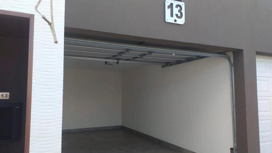 Encuentran pareja muerta en interior de cabaña en Santiago