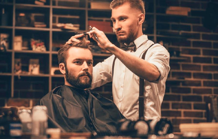 ¿Terapeuta o barbero? Un colectivo británico “salva vidas” cortando el pelo