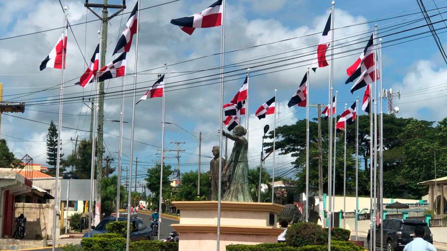 Inauguran miniplaza de la bandera en El Seibo Inauguran miniplaza de la bandera en El Seibo