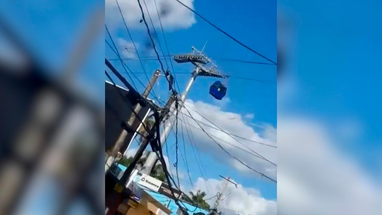 Video | Al menos tres cabinas del Teleférico quedaron suspendidas en el  aire con apagón - Diario Libre