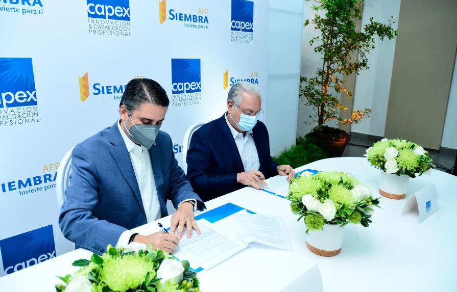 Capex y AFP Siembra firman acuerdo para elevar capital intelectual de la población empresarial