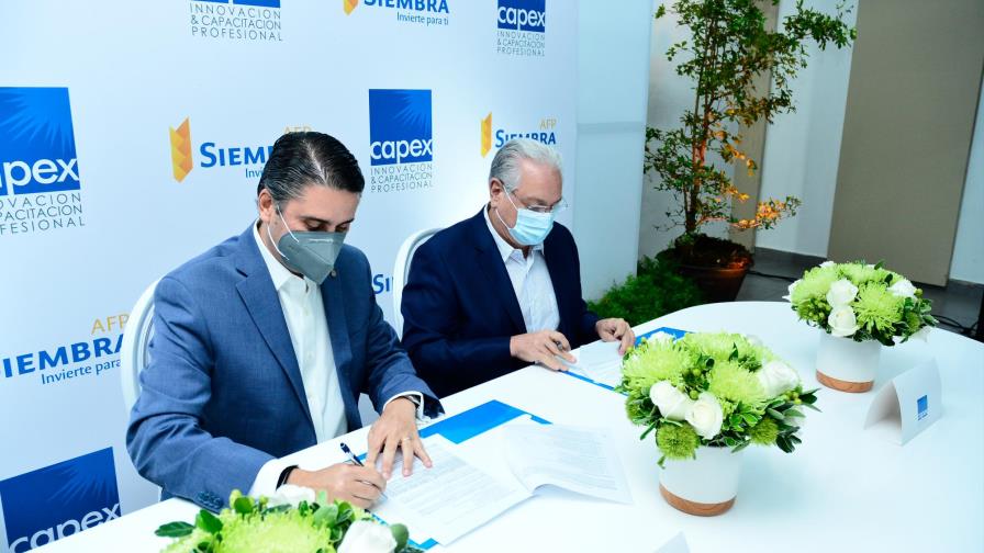 Capex y AFP Siembra firman acuerdo para elevar capital intelectual de la población empresarial