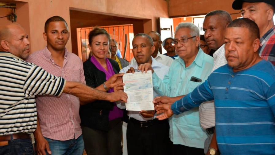 FEDA entrega más de cinco millones de pesos a cacaocultores de la provincia Duarte