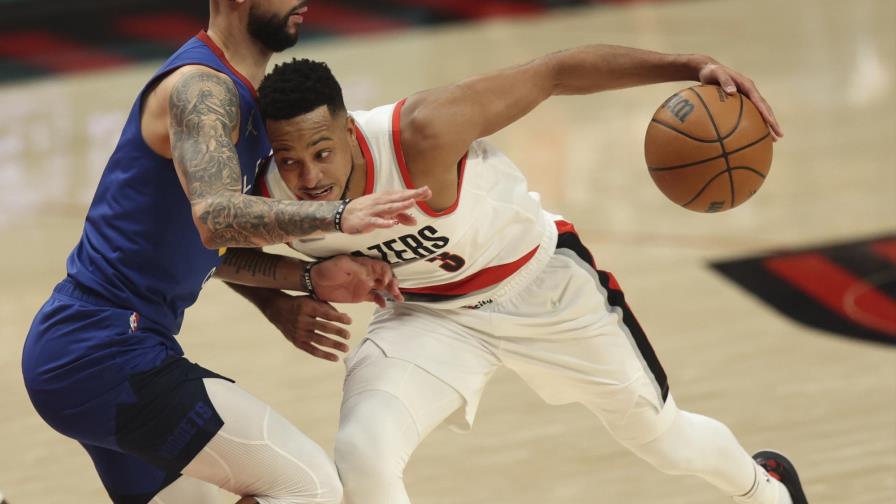McCollum anota 32 y Blazers superan a Nuggets 
