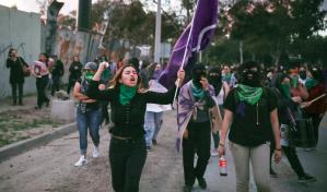  Un hombre obsesionado acosaba a una mujer incluso ya muerta