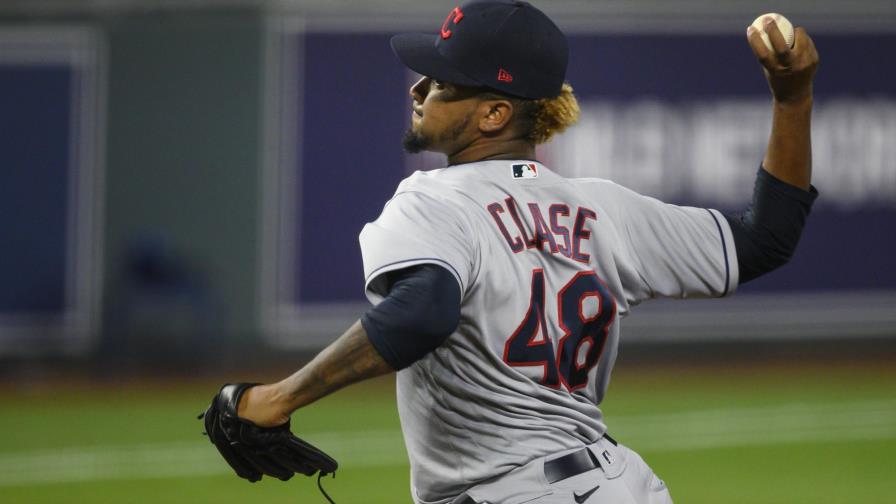 Indios ganan 8-6 a Reales tras decisión de umpire del plato