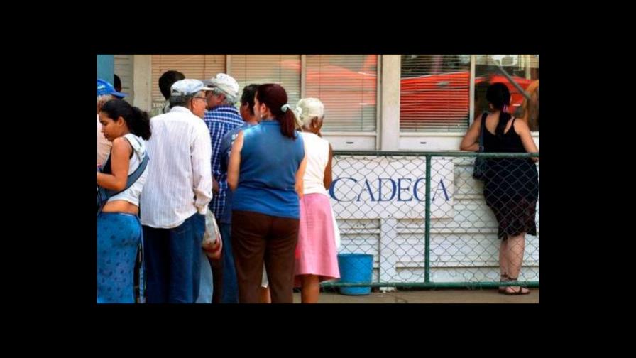 Aeropuertos cubanos suspenden venta de divisas a viajeros por falta liquidez Aeropuertos cubanos suspenden venta de divisas a viajeros por falta liquidez