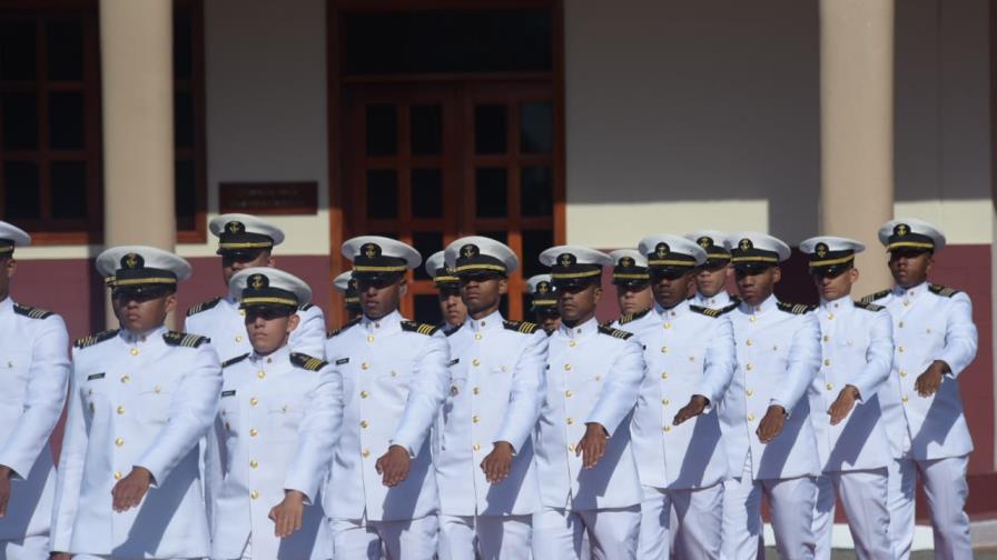 Armada Dominicana gradúa a 17 cadetes Armada Dominicana gradúa a 17 cadetes