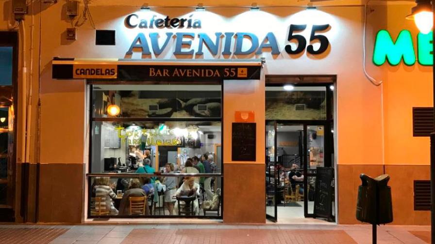 Una cafetería se vuelve viral por su polémica promoción