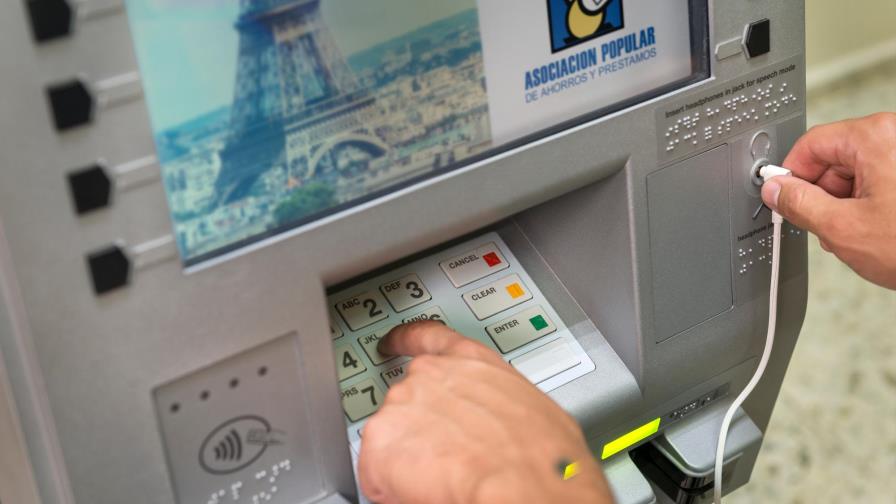 Asociación Popular adapta cajeros automáticos para el uso de personas ciegas