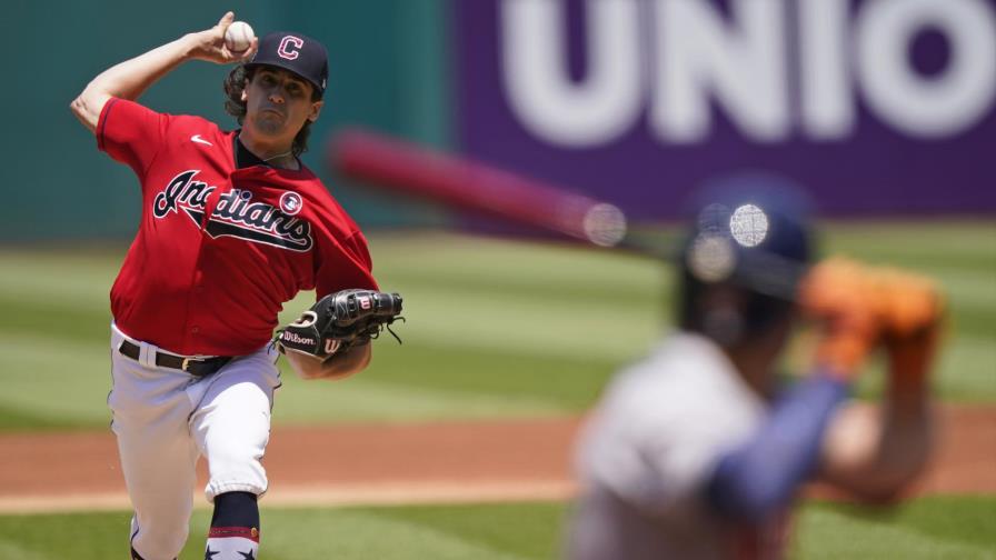 Astros aprovechan error de Enmanuel Clase y barren a Indios