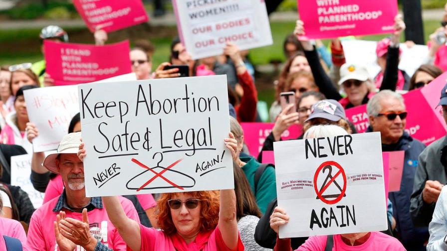 California busca garantizar el derecho al aborto a millones de mujeres de otros estados California busca garantizar el derecho al aborto a millones de mujeres de otros estados