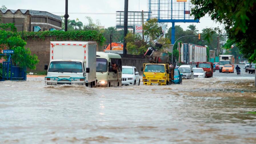 Una calle de Santo Domingo totalmente inundada por lluvias provocó Grace Una calle de Santo Domingo totalmente inundada por lluvias provocó Grace