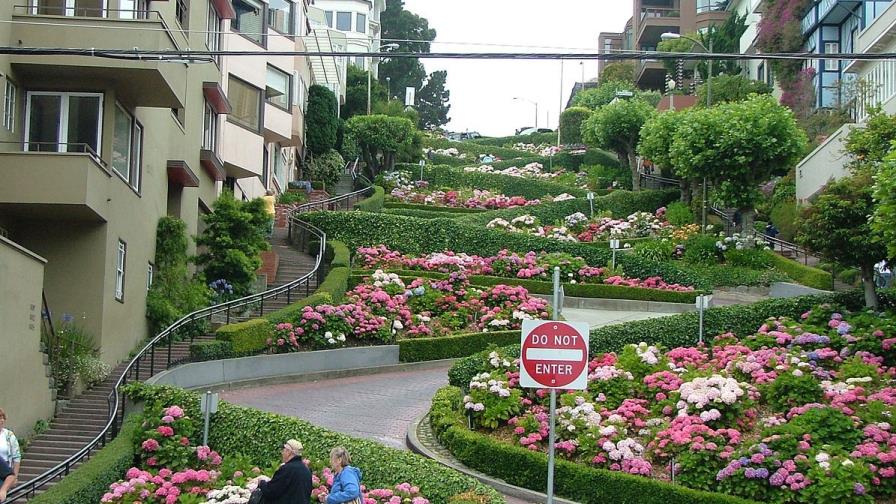 La calle más sinuosa del mundo cobrará 10 dólares a turistas