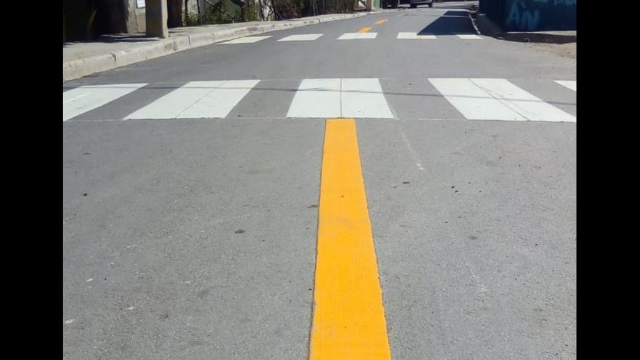 Obras Públicas asfalta calles y carreteras en la provincia San Juan