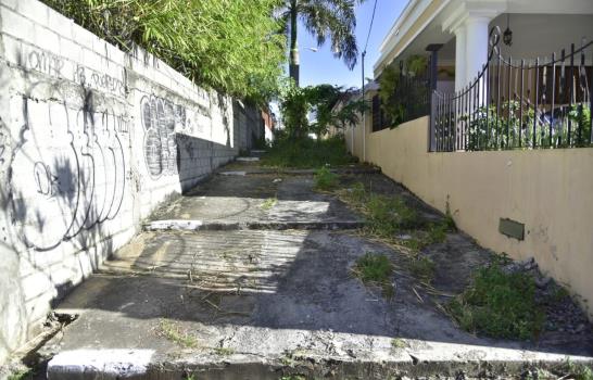 Vecinos de la Urbanización Real viven temerosos por el “callejón del terror” 