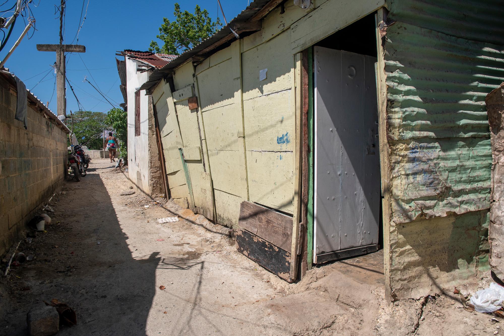 El Dique es uno de los sectores con más bajos recursos económicos de Santo Domingo Este.