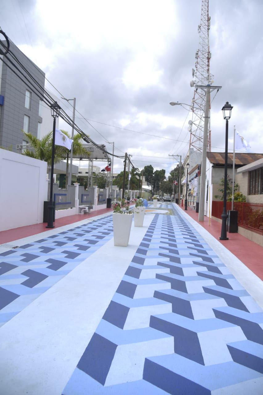 La calle 26 de Julio es la primera de su clase en la República Dominicana, pintada de manera tridimensional