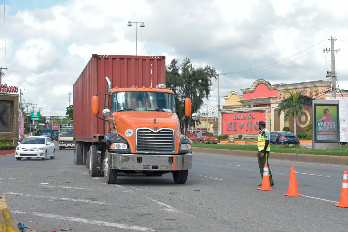 Agentes de la Digesett verifican que la medida se cumpla. 