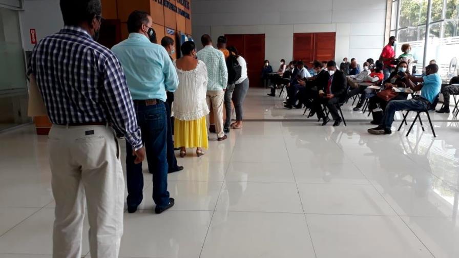 Funcionarios acuden a declarar sus bienes a pocas horas de vencer el plazo Funcionarios acuden a declarar sus bienes a pocas horas de vencer el plazo