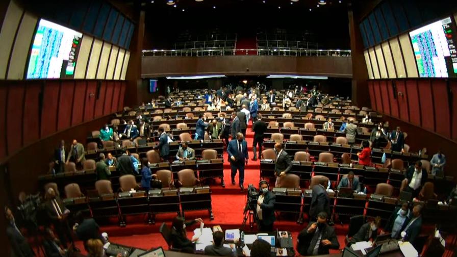 Diputados aprueban en primera lectura ley que elimina la reinscripción de los colegios Diputados aprueban en primera lectura ley que elimina la reinscripción de los colegios