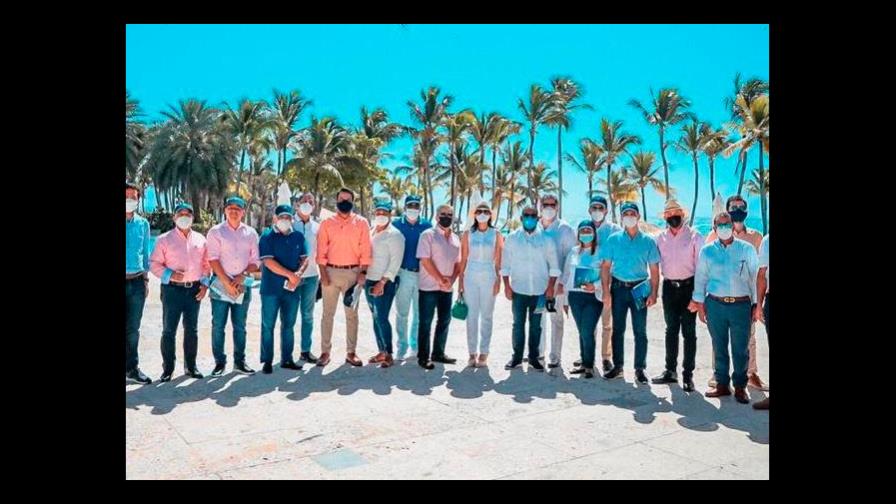 Comisión de Turismo de Cámara de Diputados sesiona en Cap Cana Comisión de Turismo de Cámara de Diputados sesiona en Cap Cana