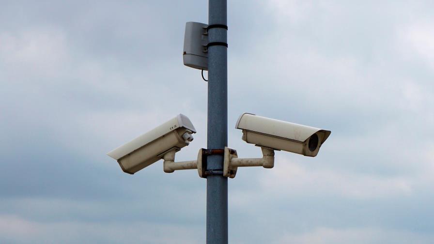 Instalan cámaras de seguridad para detectar uso de celulares al volante en Australia