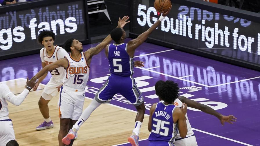 Kings sufren pero se llevan triunfo por 106-103 sobre Suns Kings sufren pero se llevan triunfo por 106-103 sobre Suns
