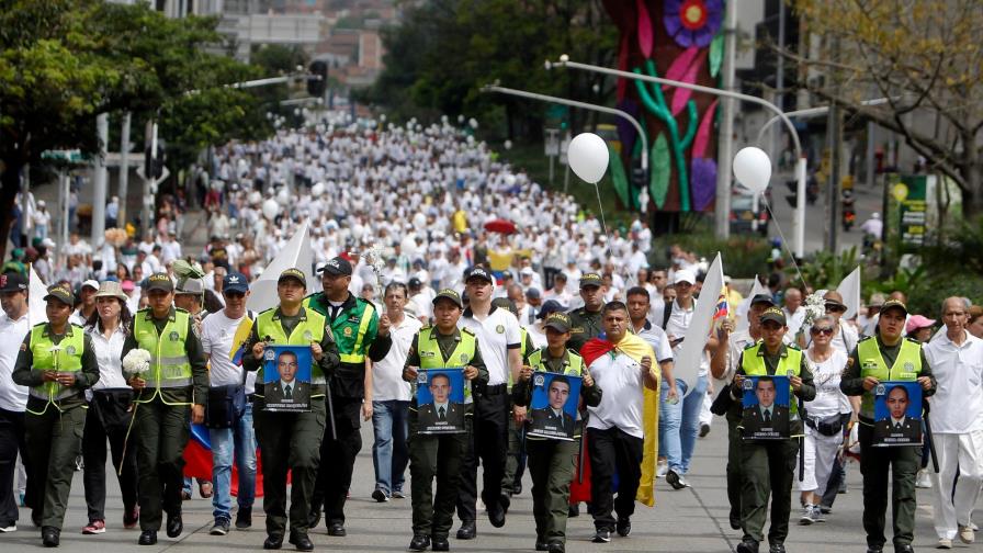 Colombia sueña con la “paz total” pero sigue sumida en el conflicto