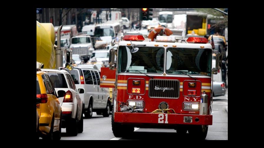 26 heridos en choque de autobús con camión de bomberos