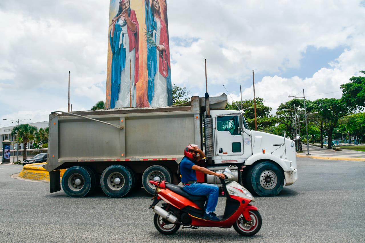 El tránsito de camiones por la avenida George Washington está limitado por una ordenanza del cabildo.