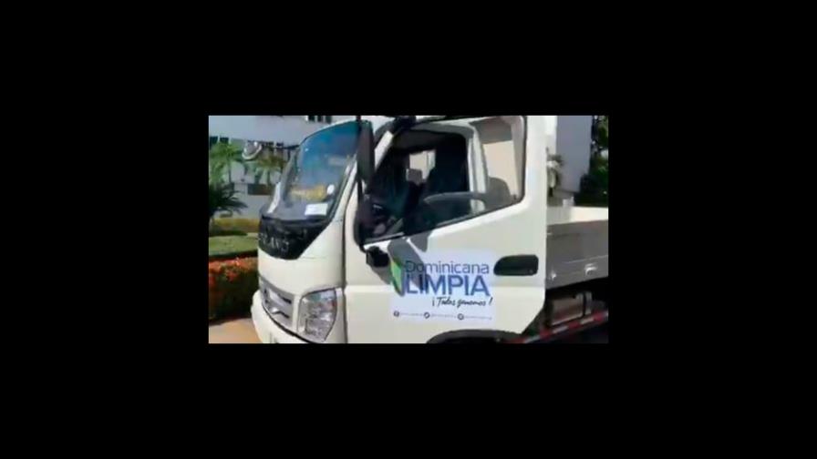 Dominicana Limpia entrega 21 camiones a municipios y distritos municipales Dominicana Limpia entrega 21 camiones a municipios y distritos municipales