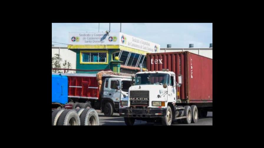 Camioneros dominicanos suspenden ruta hacia Haití por inseguridad