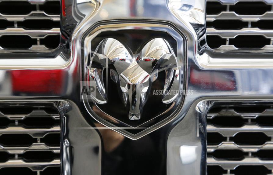 Fiat Chrysler llama a revisión 660,000 camionetas 
