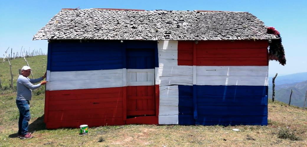 Una de las pocas viviendas de La Piojosa, en las montañas de Azua.