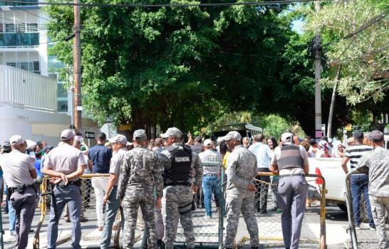 Grupo de campesinos de El Seibo vuelven a manifestarse frente al Palacio Nacional