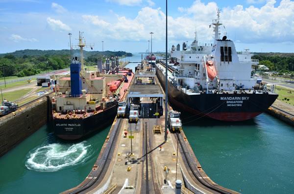 Tránsitos por el Canal de Panamá caerían en un 20 % en el peor de los escenarios