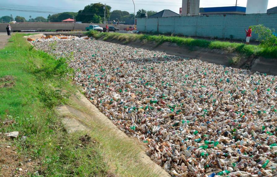 Estima 20 % de la basura que llega a cuatro grandes ríos de la RD es plástico