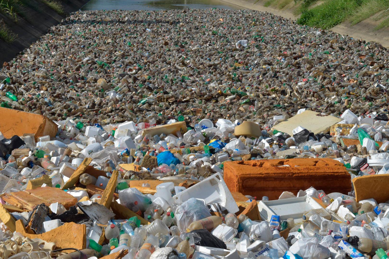 “El foco de contaminación que presentan estos canales es muy grande”, externó el funcionario.